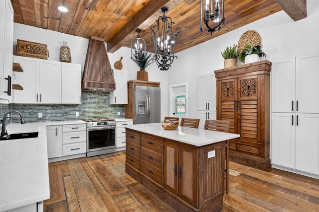 702 W Spring Street, Weatherford, TX 76086