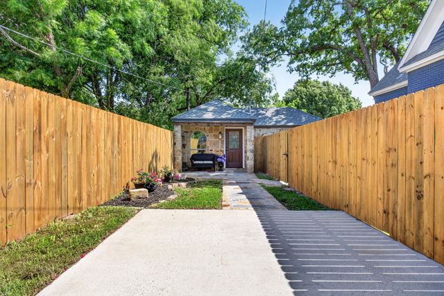 702 W Spring Street, Weatherford, TX 76086