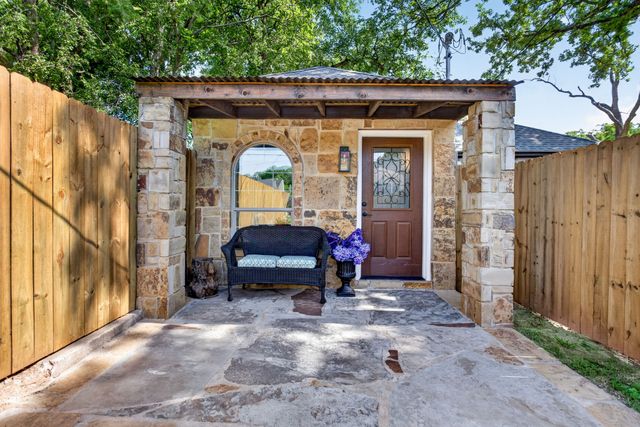 702 W Spring Street, Weatherford, TX 76086