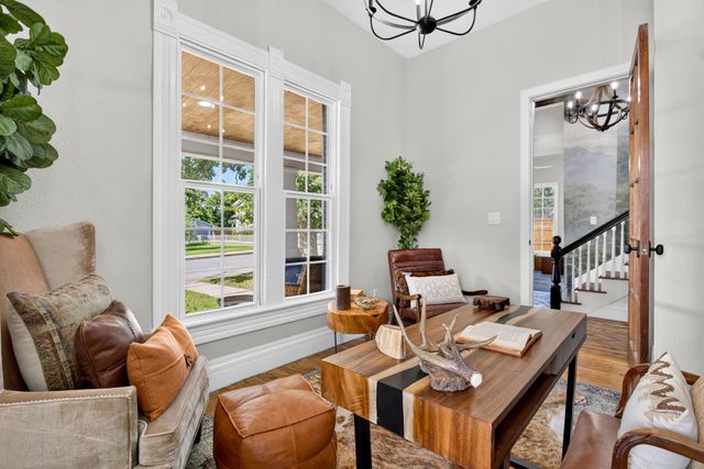 702 W Spring Street, Weatherford, TX 76086