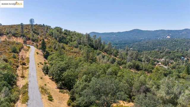 15899 Parkridge Ave, Sonora, CA 95370