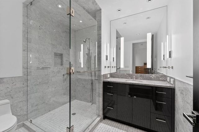 4950 Central Street 405, Kansas City, MO 64112