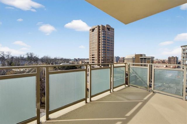 4950 Central Street 405, Kansas City, MO 64112