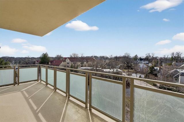 4950 Central Street 405, Kansas City, MO 64112
