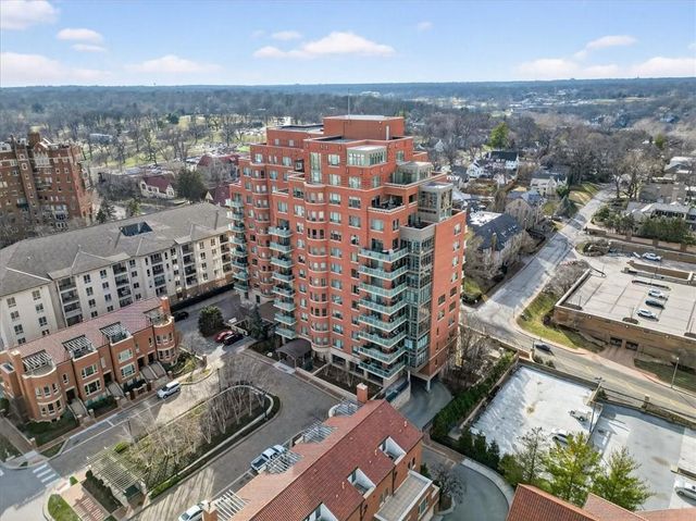 4950 Central Street 405, Kansas City, MO 64112