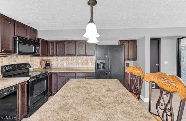 27 Delaware Trail, Malvern, OH 44644