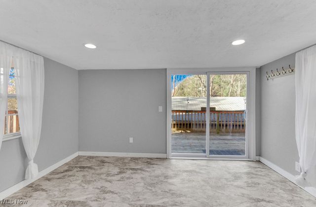 27 Delaware Trail, Malvern, OH 44644