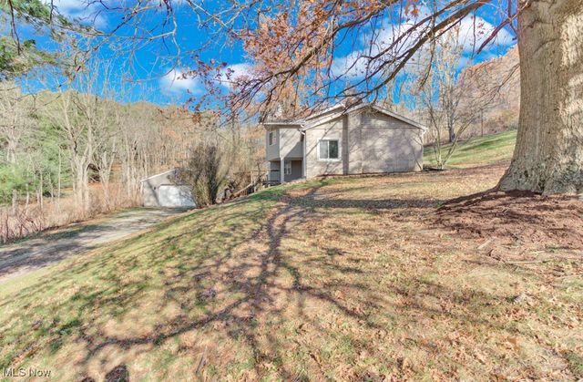 27 Delaware Trail, Malvern, OH 44644