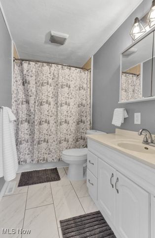 27 Delaware Trail, Malvern, OH 44644