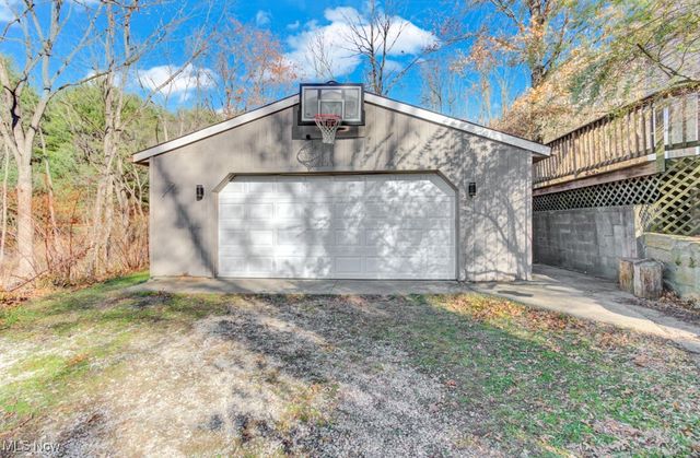 27 Delaware Trail, Malvern, OH 44644