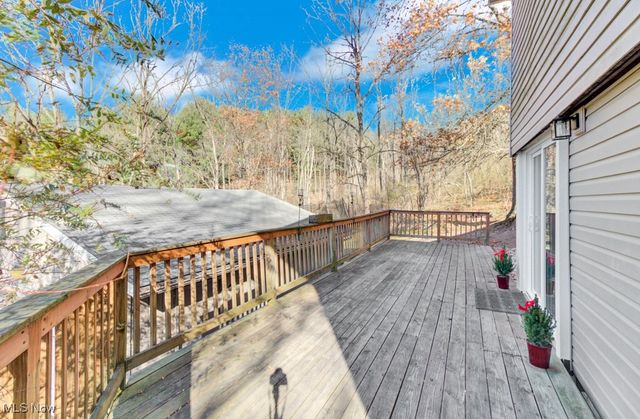 27 Delaware Trail, Malvern, OH 44644