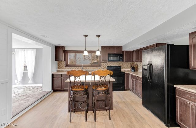 27 Delaware Trail, Malvern, OH 44644