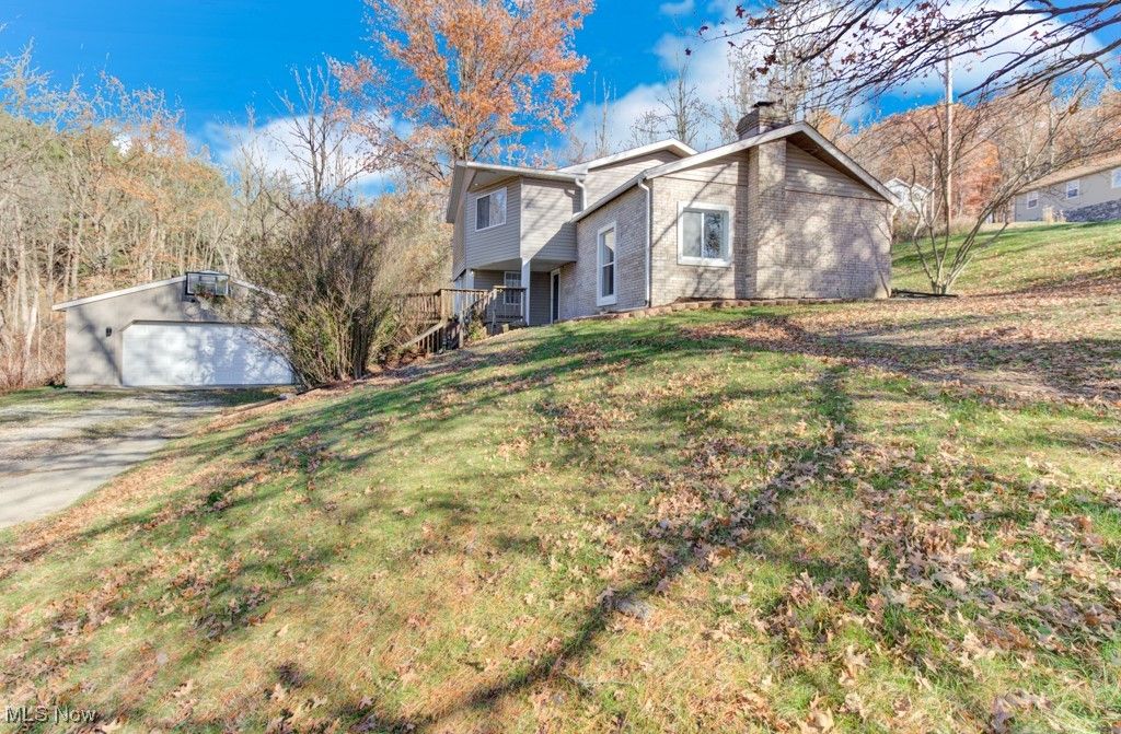 27 Delaware Trail, Malvern, OH 44644