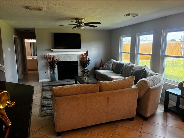 4707 E Parma Drive, Rosenberg, TX 77471