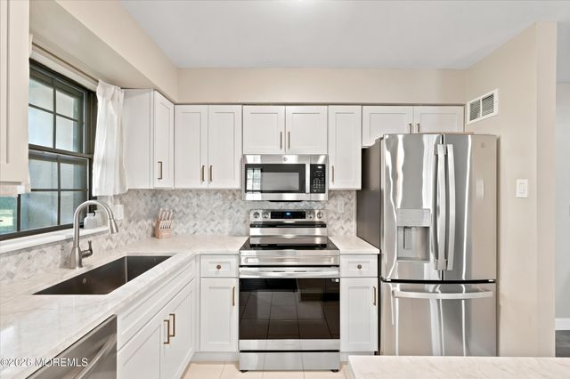 1001 Wellington Place, Aberdeen, NJ 07747