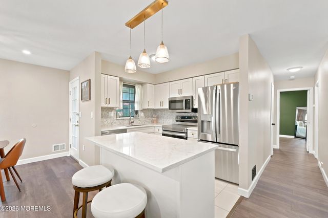 1001 Wellington Place, Aberdeen, NJ 07747