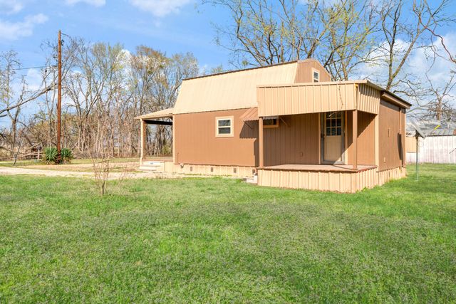 234 County Road 16420, Deport, TX 75435