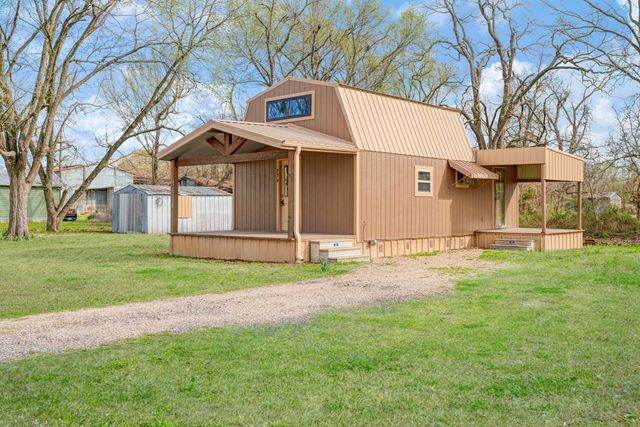 234 County Road 16420, Deport, TX 75435