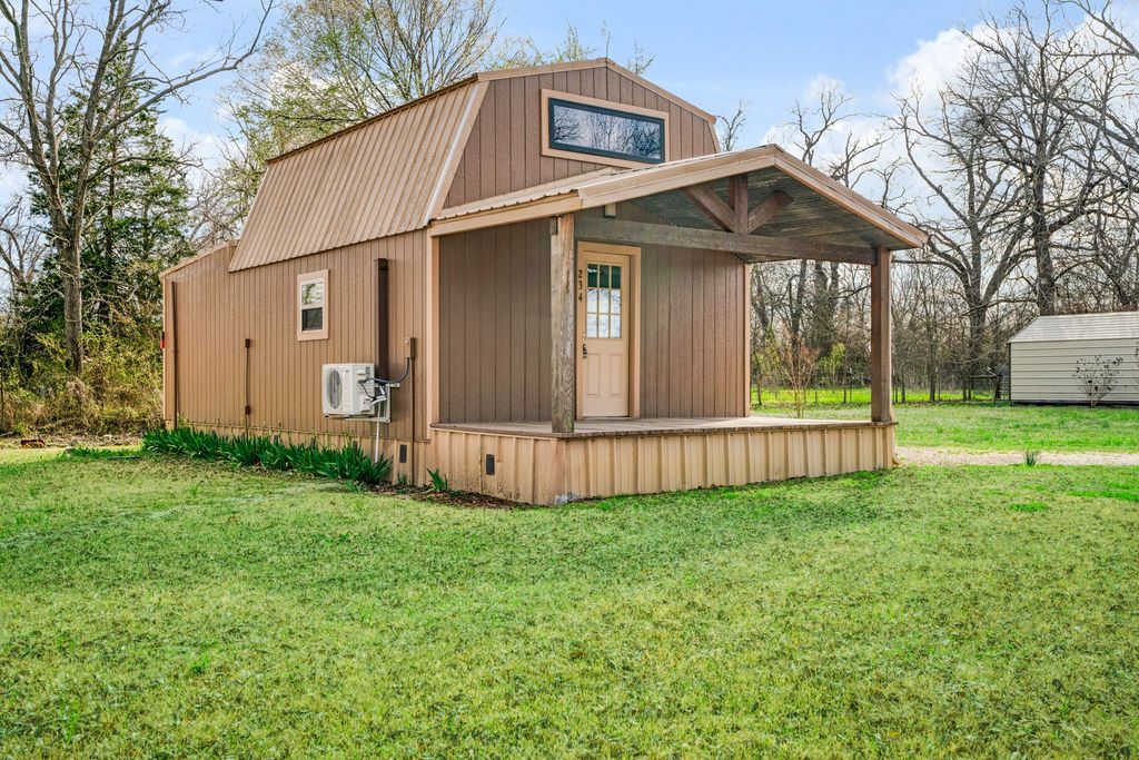 234 County Road 16420, Deport, TX 75435