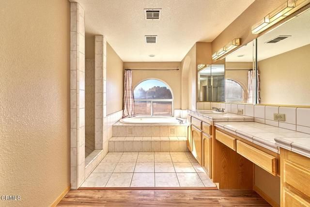 7176 Cataba Road, Oak Hills, CA 92344