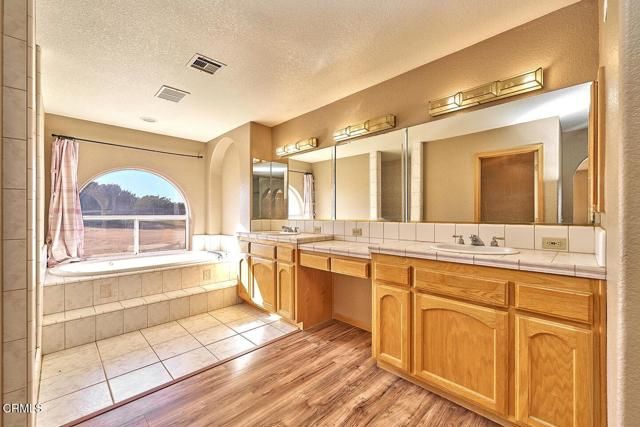 7176 Cataba Road, Oak Hills, CA 92344