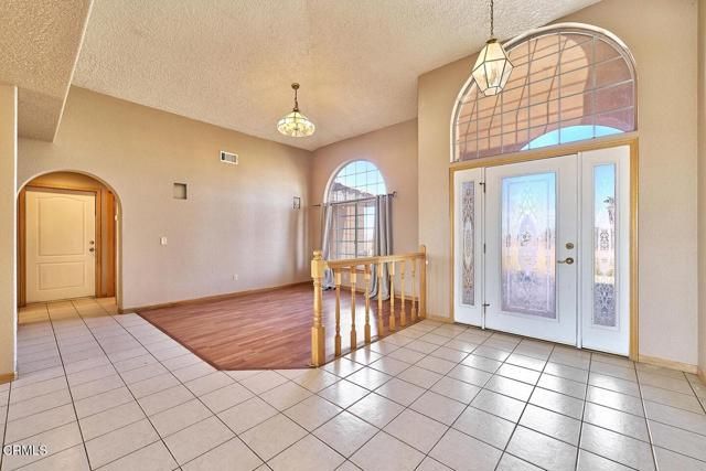 7176 Cataba Road, Oak Hills, CA 92344