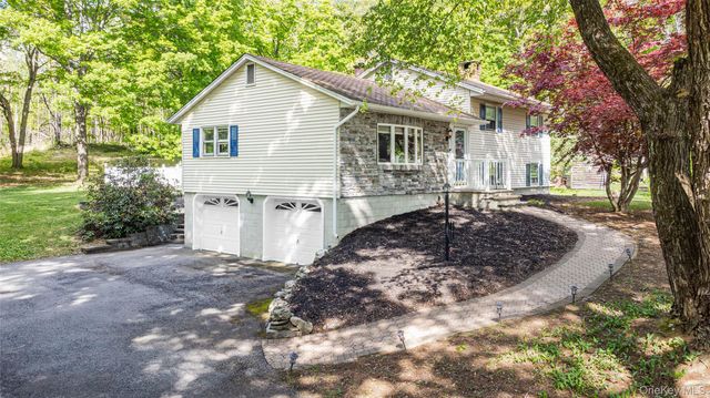 25 McAllister Drive, Pleasant Valley, NY 12569