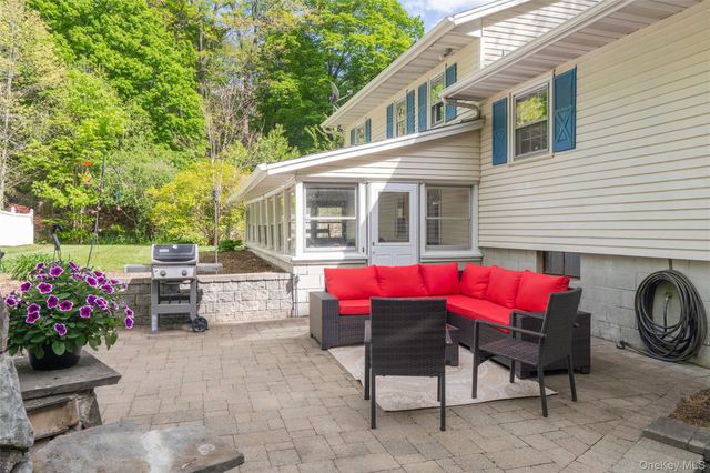 25 McAllister Drive, Pleasant Valley, NY 12569