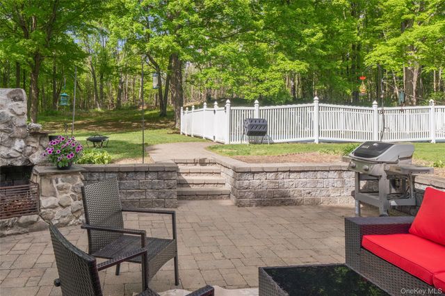 25 McAllister Drive, Pleasant Valley, NY 12569