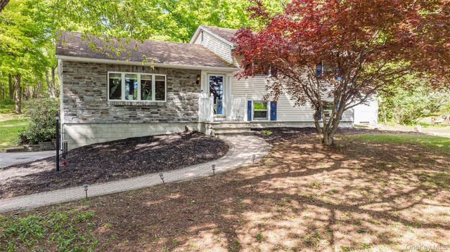 25 McAllister Drive, Pleasant Valley, NY 12569