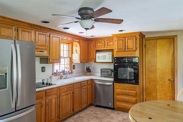 25 McAllister Drive, Pleasant Valley, NY 12569