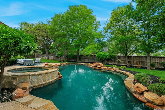8813 Jodhpur, Boerne, TX 78015