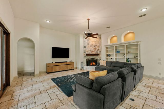 8813 Jodhpur, Boerne, TX 78015