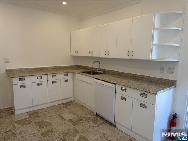 35 Gates Avenue 1, Montclair, NJ 07042
