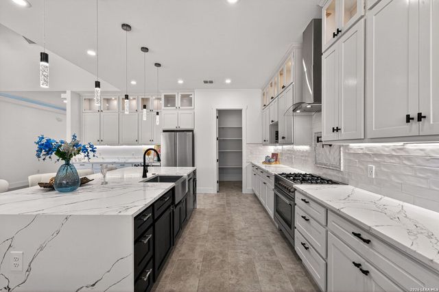 344 Buckskin, Bandera, TX 78003