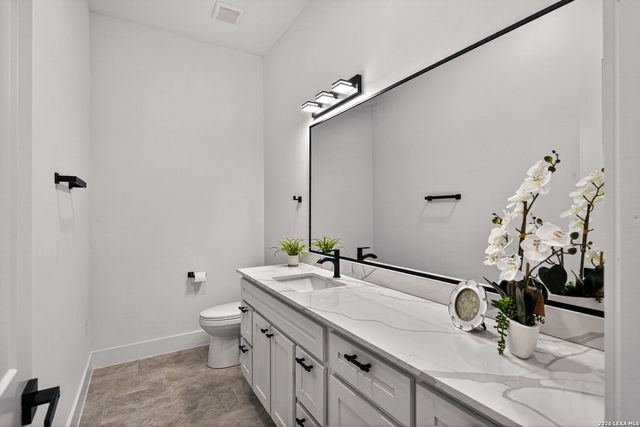 344 Buckskin, Bandera, TX 78003