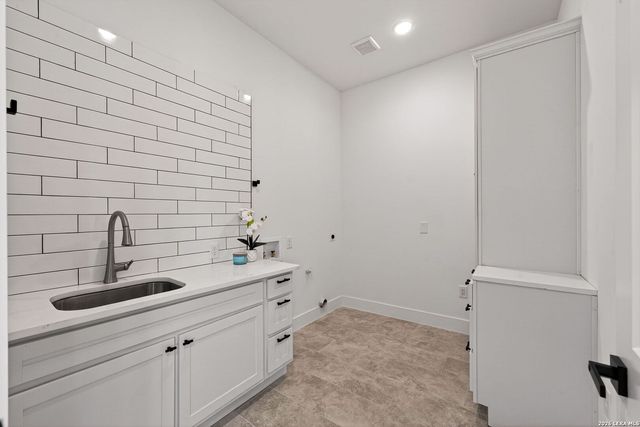 344 Buckskin, Bandera, TX 78003