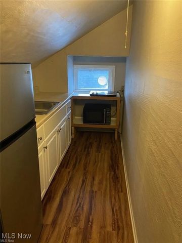 3764 Mayfield Road 3rd Floor, Cleveland Heights, OH 44121