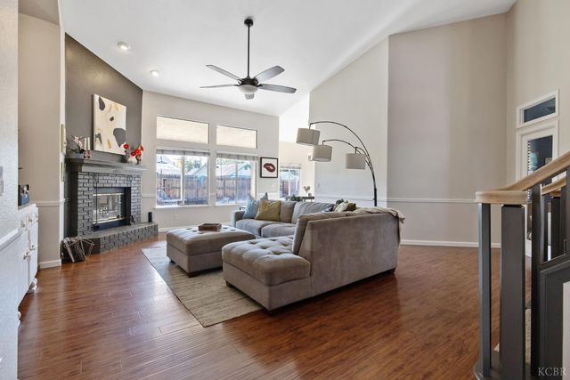 1007 W Saffron Street, Hanford, CA 93230