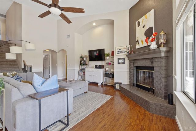 1007 W Saffron Street, Hanford, CA 93230