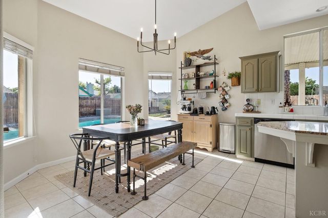 1007 W Saffron Street, Hanford, CA 93230