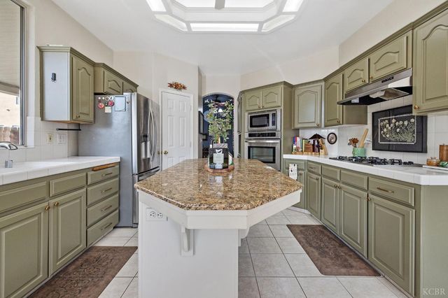 1007 W Saffron Street, Hanford, CA 93230