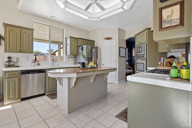 1007 W Saffron Street, Hanford, CA 93230