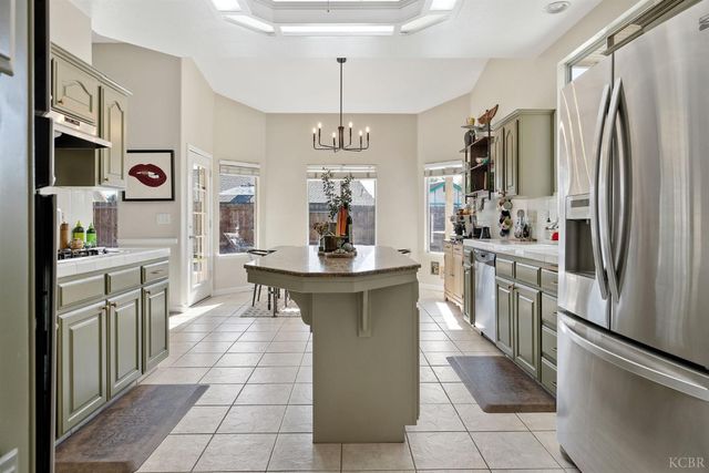 1007 W Saffron Street, Hanford, CA 93230