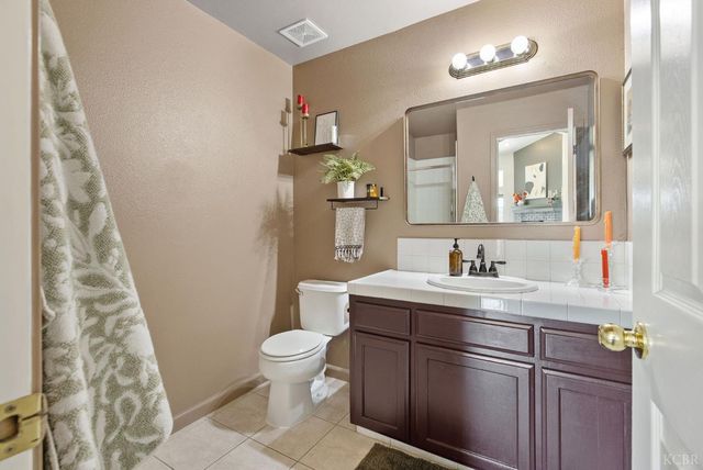 1007 W Saffron Street, Hanford, CA 93230