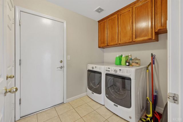 1007 W Saffron Street, Hanford, CA 93230