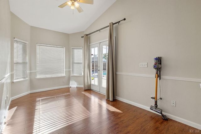 1007 W Saffron Street, Hanford, CA 93230