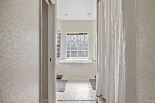 1007 W Saffron Street, Hanford, CA 93230