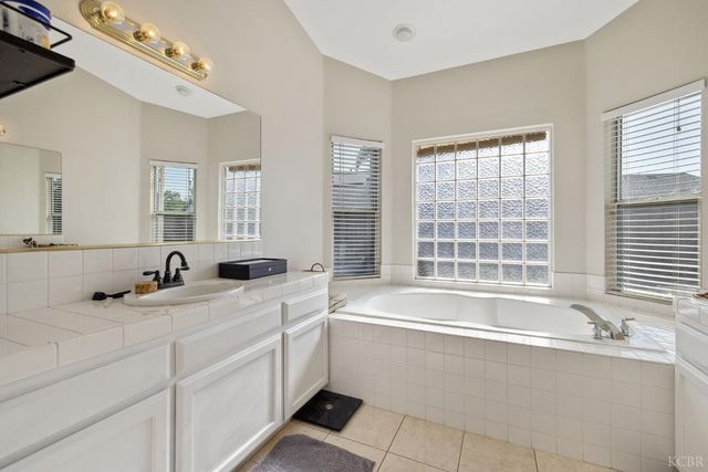 1007 W Saffron Street, Hanford, CA 93230