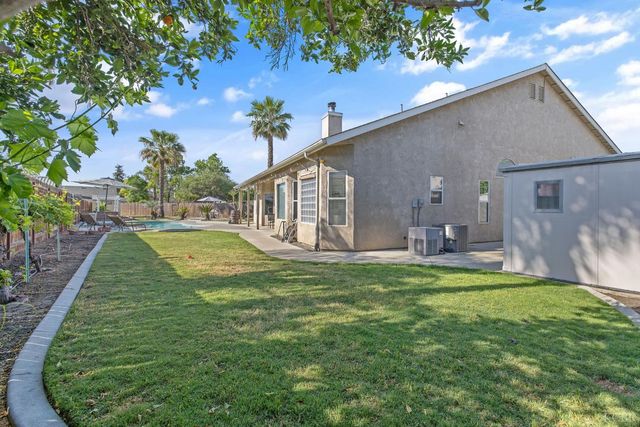 1007 W Saffron Street, Hanford, CA 93230